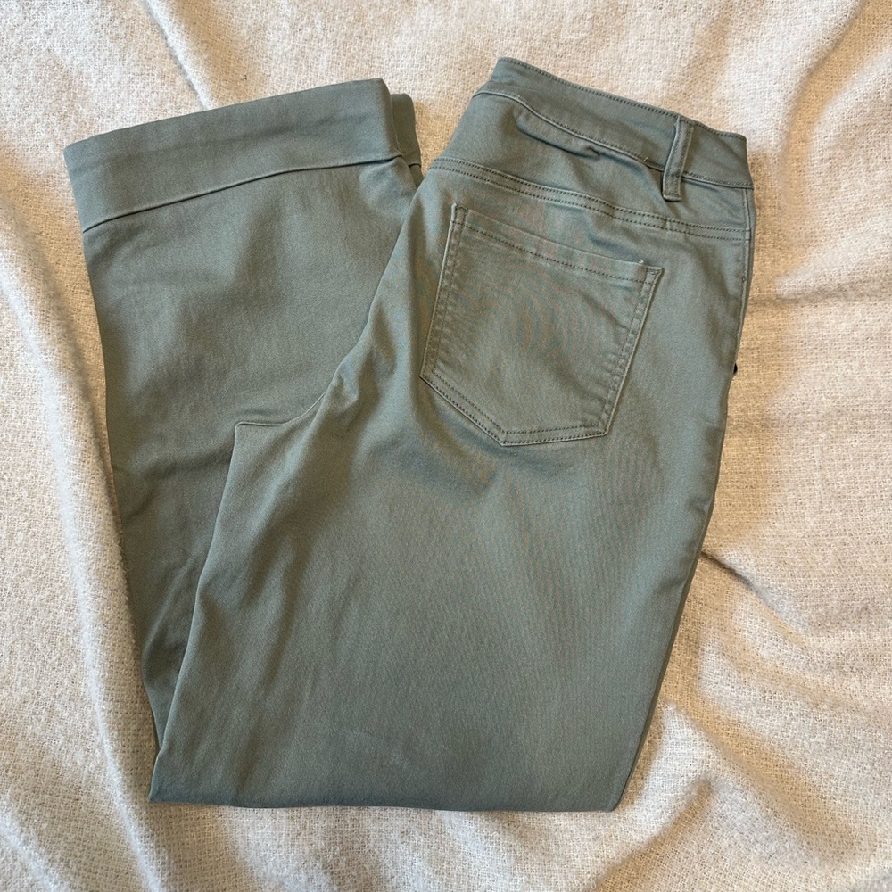 d. jeans Sage Green Cuffed Trousers - Women’s  Size 8 - Super Stretchy!